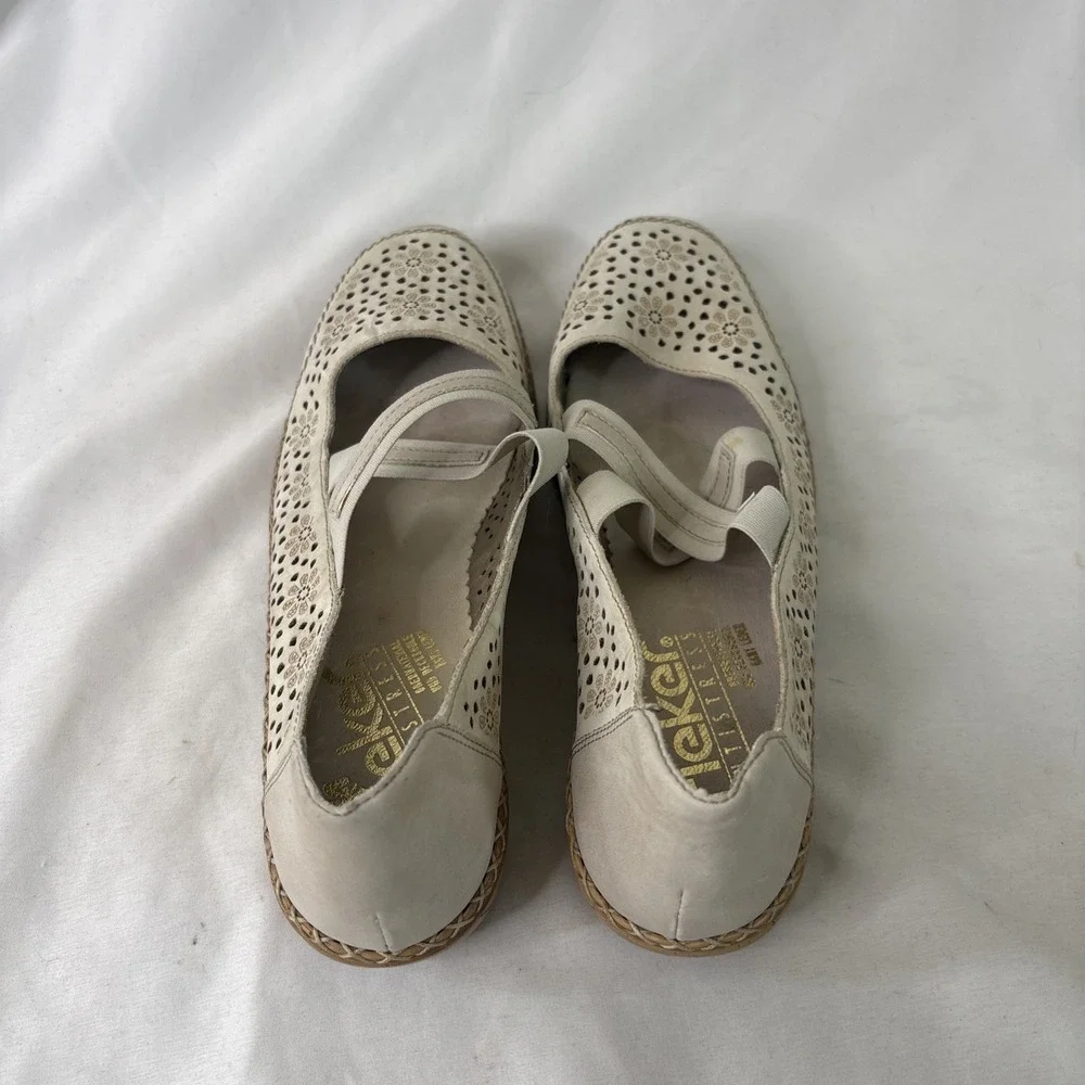Rieker Antistress Perforated Floral Cutout Mary Jane 40 8.5/9 Cottagecore Flats